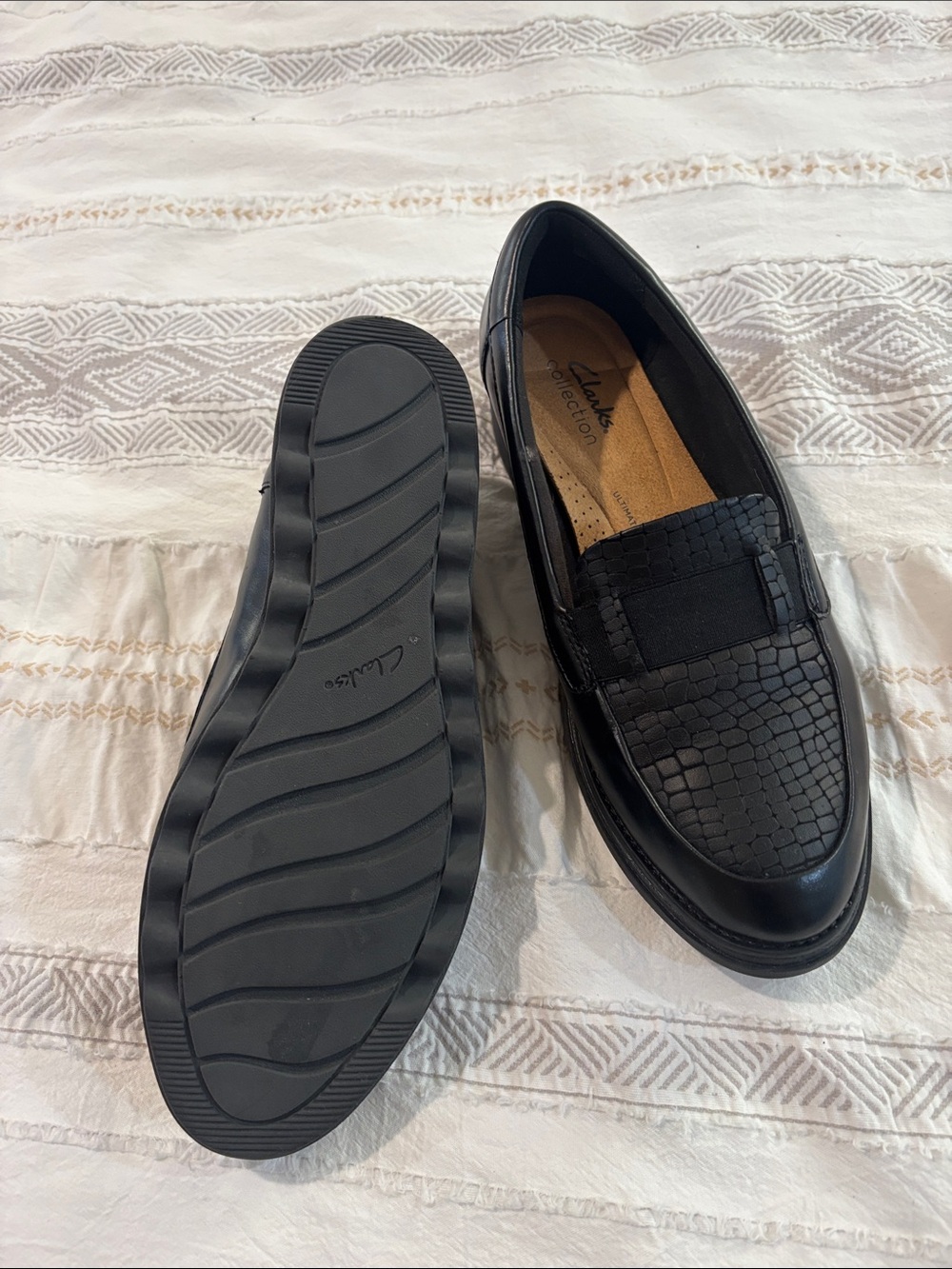 Clarks Black Leather Women's Loafers - Picture 4 of 4